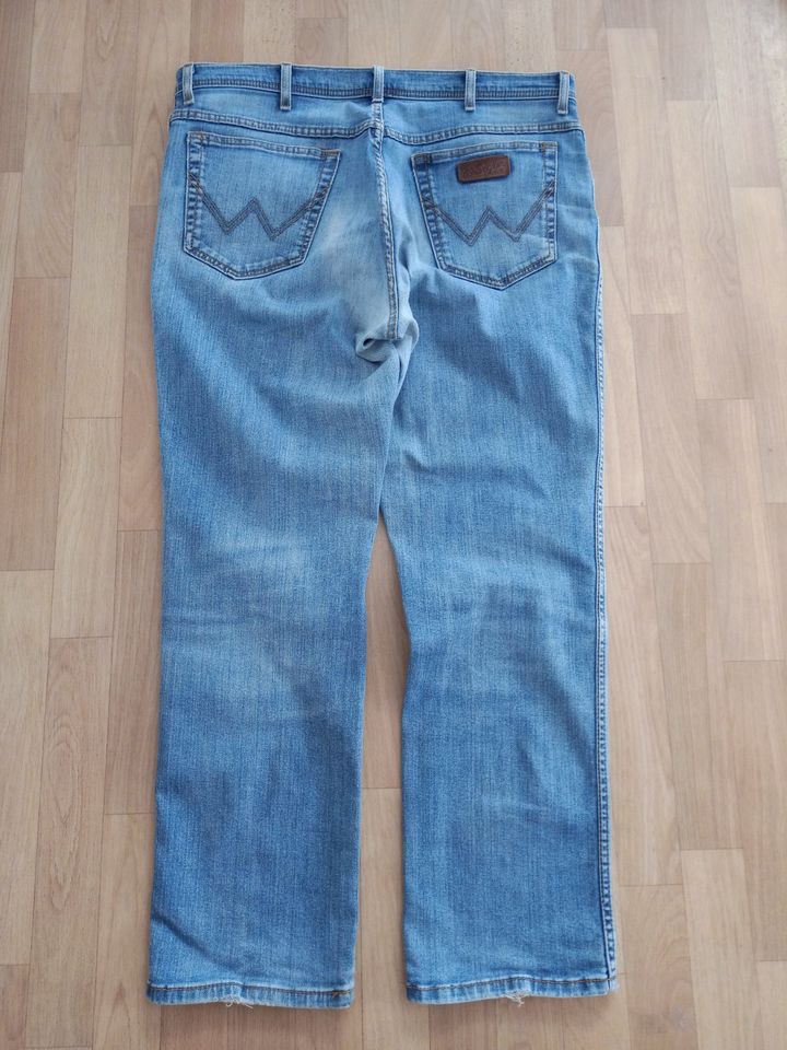 Wrangler Texas Herren Jeans Jeanshose blau W40 L32 in Gablenz