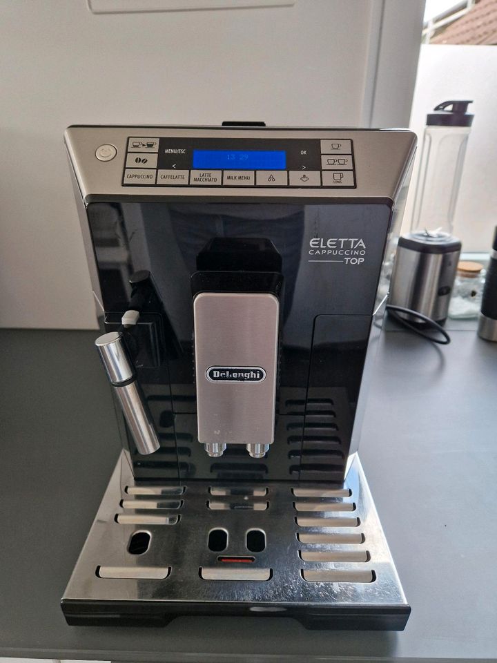 Kaffeevollautomat Delonghi Eletta Ecam45.766.B. in Bremerhaven