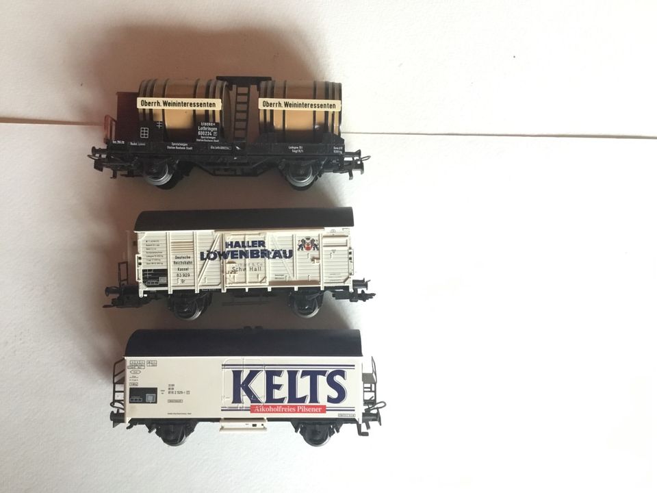 Märklin  Bierwagen und Weinfasswagen DB H0 3-teilig in Neundorf