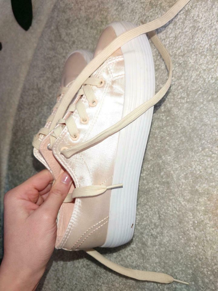 Victory Deichmann Sneaker gr 40 Plateau Satin Peach Pfirsich in Duisburg