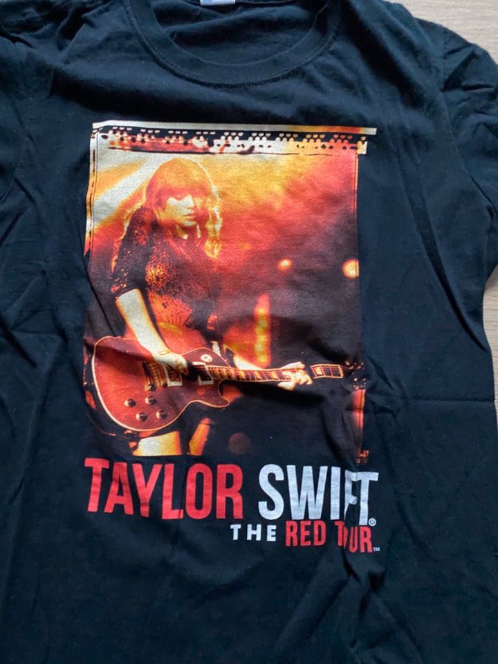 Taylor Swift Red Tour T-Shirt Shirt Gr. S schwarz in Gelsenkirchen