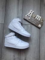 Neu Jungs Mädchen Kinder Nike Sneaker Schuhe Sportschuhe Gr 35 Nordrhein-Westfalen - Heiligenhaus Vorschau