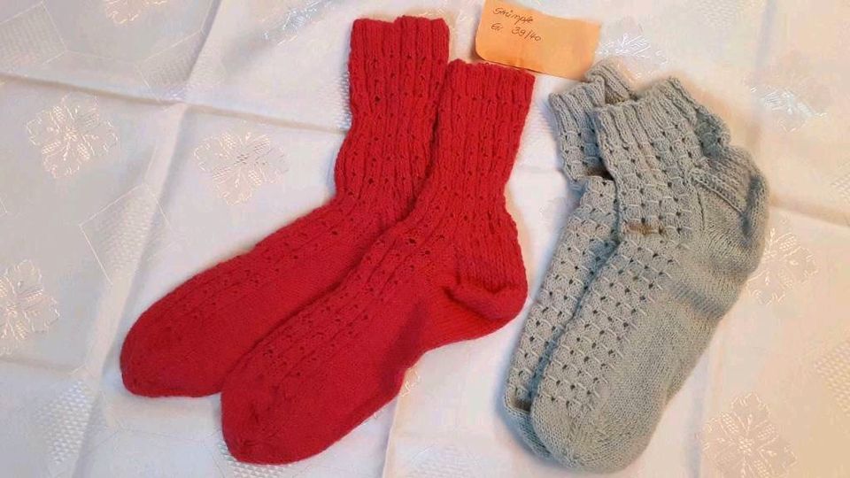 Strick-, Bettschuhe, Hausschuhe, Socken in Warnitz