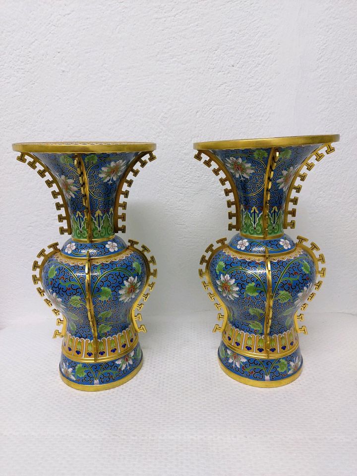Alte große Vintage Paar Cloisonne Vasen in Frankfurt am Main