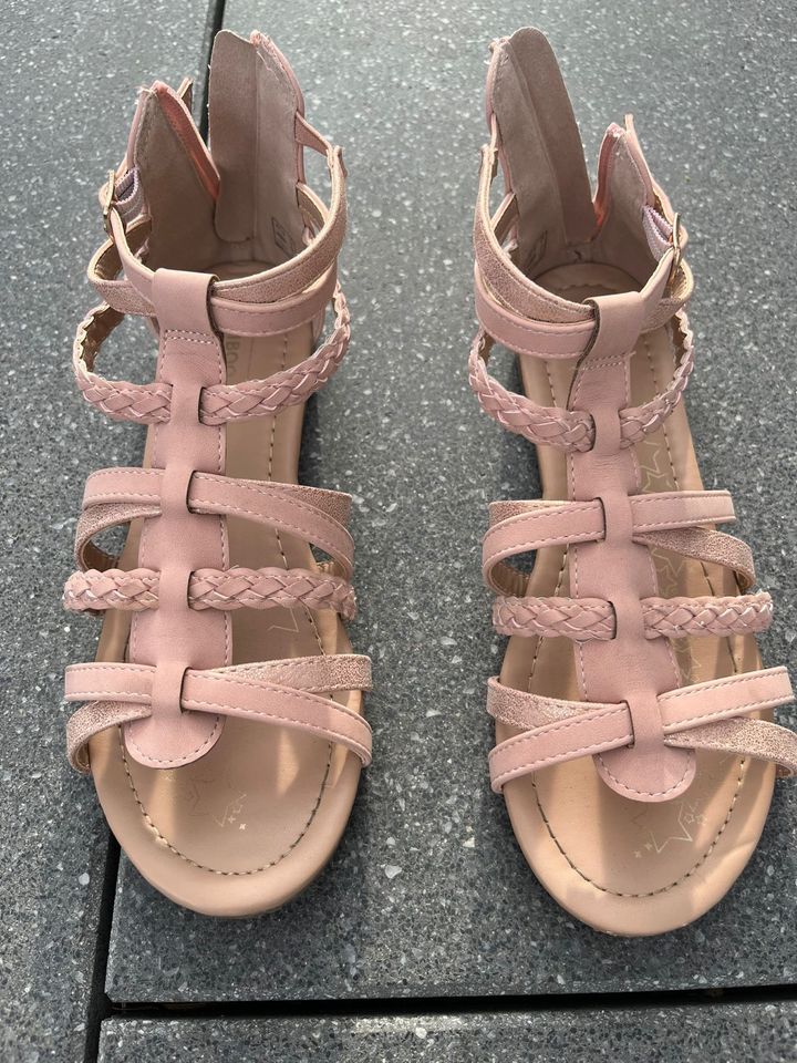 Schöne Sandalen in rosa in sehr gutem Zustand in Ditzingen