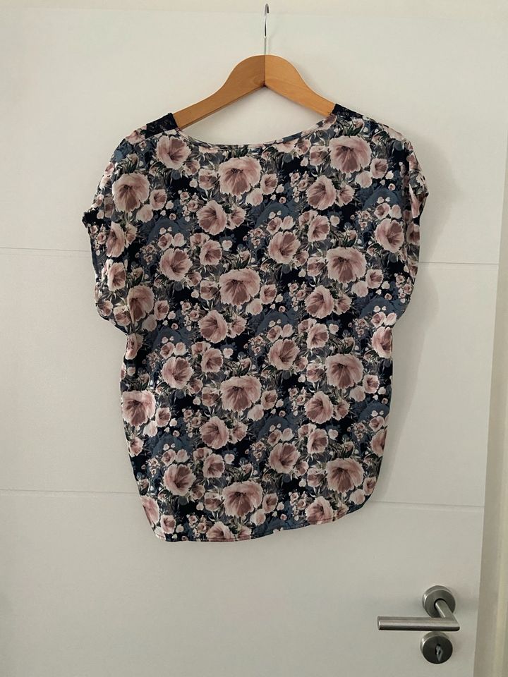 Seidenoptik Bluse, Oberteil floral, Shirt romantisch in Oberhausen