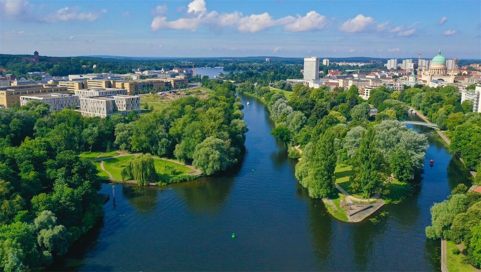 EXKLUSIVE TERRASSEN-WOHNUNG -mit Park und Wasserblick- nur 30 Meter zum Wasser in Potsdam