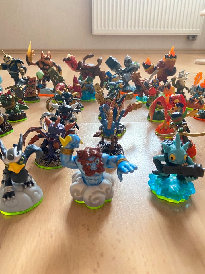 Skylander Figuren inkl. 3 Spiele und OVP in Weißenfels