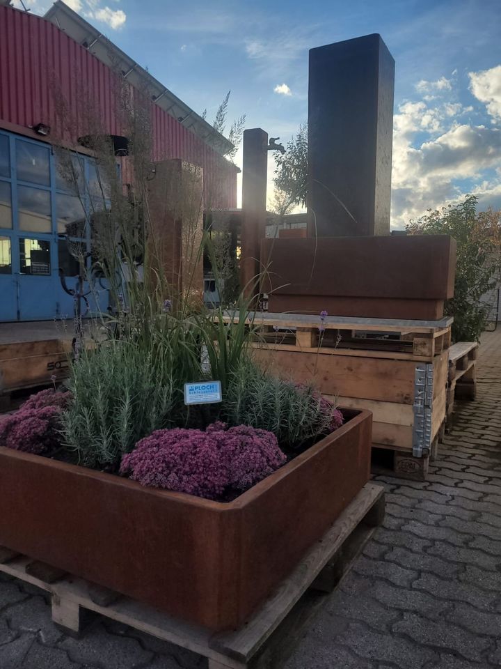 Corten Stahl Säule Brunnen Wasserspiel Garten Messe Gala Deko in Neustadt an der Weinstraße