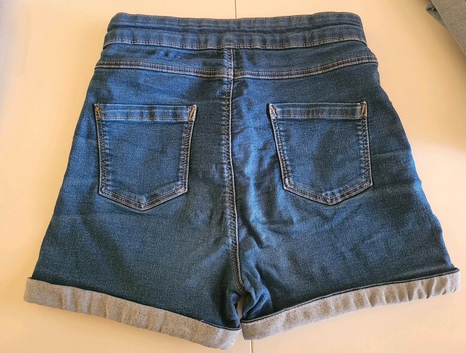 Hot Pants Jeans Größe 176 in Glauchau