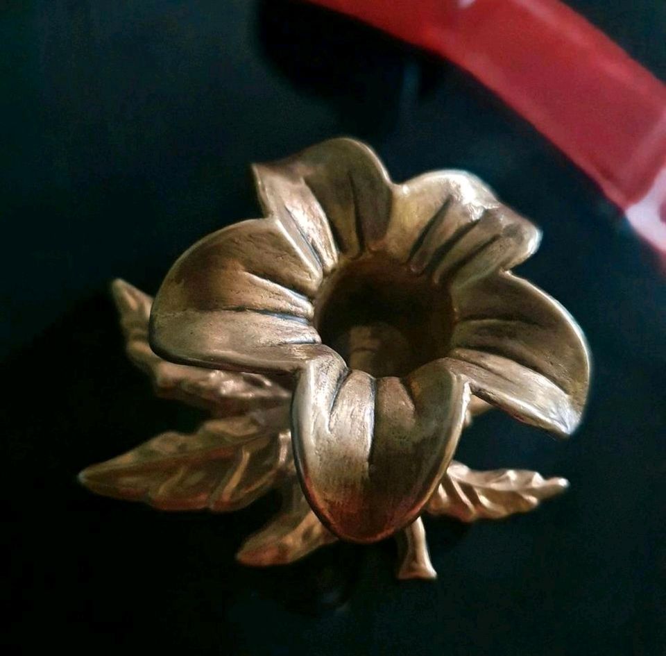 Kerzenständer Jugendstil Blatt Blüte Messing Gold Halter 70er in Seelze