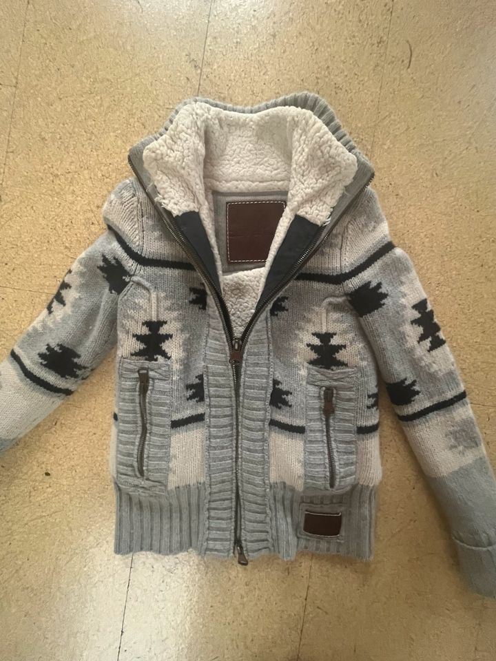 Superdry Damen-Strickjacke,gefüttert,Gr.M,Farbe:grau/Muster in  Niedersachsen - Bückeburg | eBay Kleinanzeigen ist jetzt Kleinanzeigen