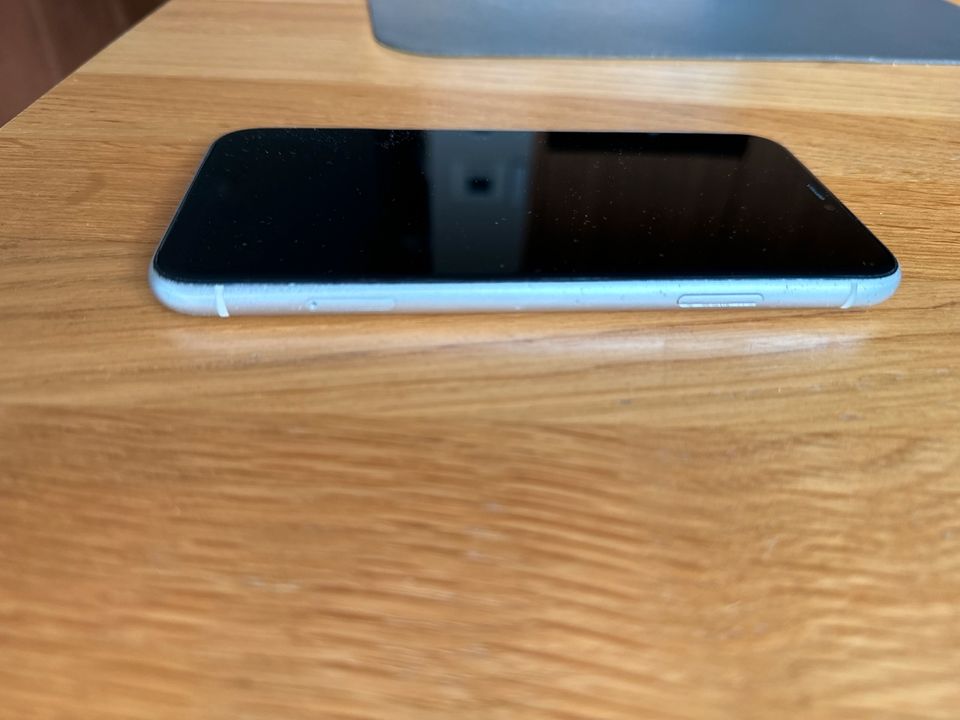 iPhone 11 64, White, 64GB in Frankfurt am Main