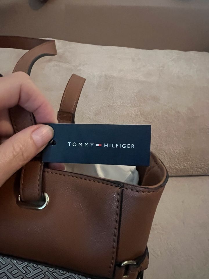 Tommy Hilfiger Tasche Tote neu mit Etikett in Ascheberg