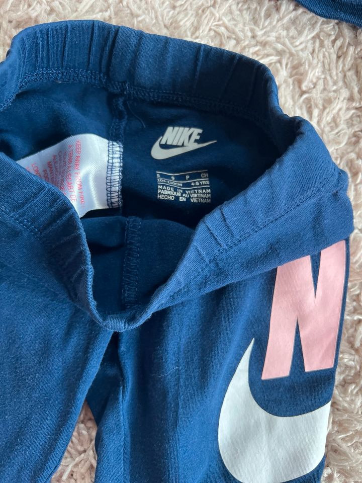 Jogginganzug, Trainingsanzug, 104/110, rosa blau, Nike in Langenlonsheim