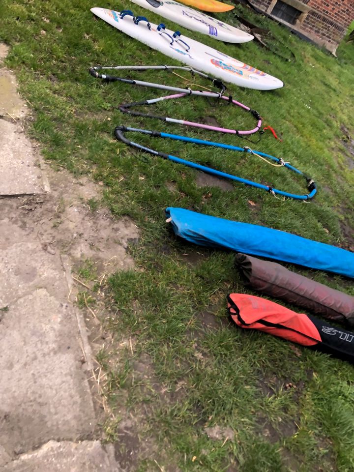 Surfbrett / Windsurfen mit Segel und Zubehör in Ascheberg