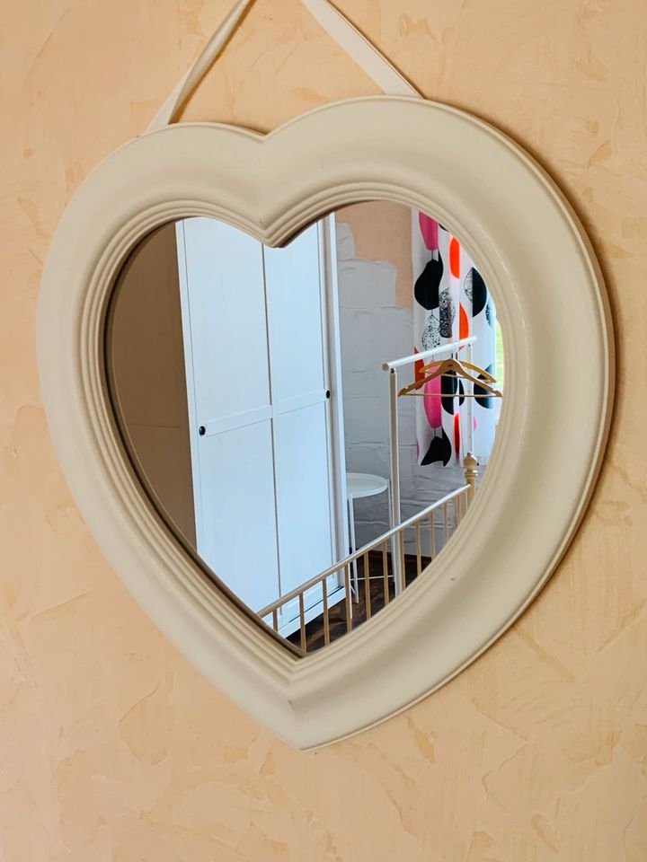 Spiegel in Herzform in Querfurt