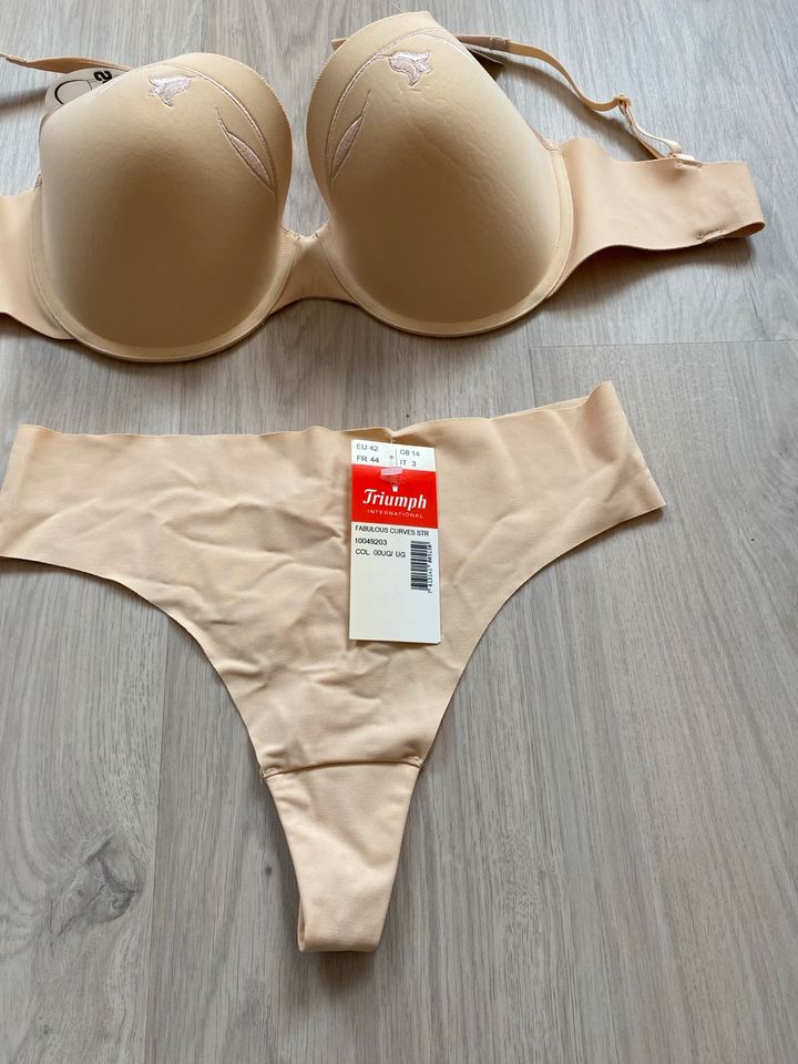 BH Triumph Fabulous Curves, neu, Größe 75 E, beige, mit String in Plankstadt