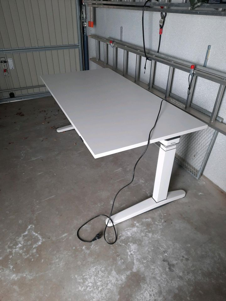 Steelcase Ology elektrisch höhenverstellbarer Schreibtisch in München