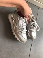 Reebok silberne Turnschuhe Gr. 28 Baden-Württemberg - Pleidelsheim Vorschau