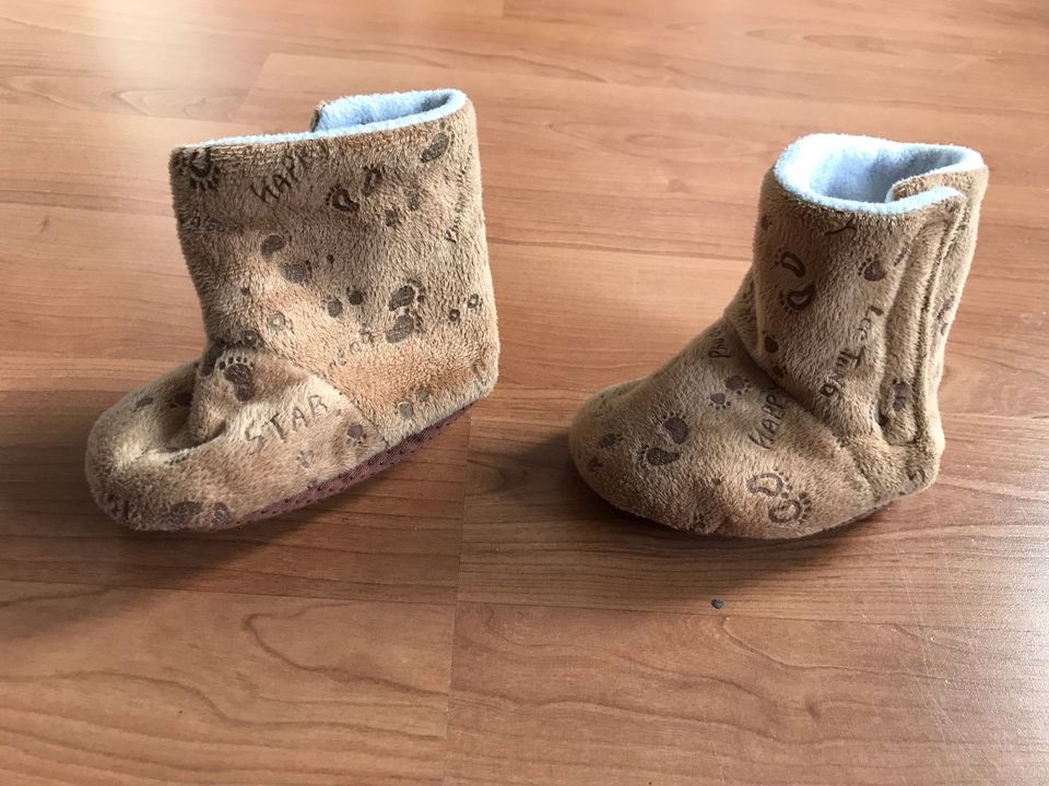 braune Kuschelschuhe Hausschuhe Wagenschuhe Sohlenlänge 12 cm in Dresden