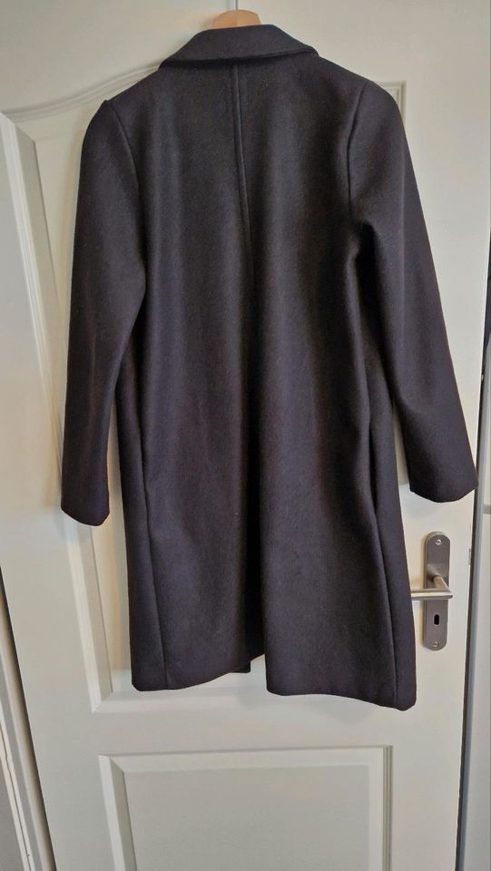 Mantel von Zara, perfekt für Übergang in Wittlich