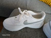 Nike Turnschuhe  weiß-silber Bayern - Wallersdorf Vorschau