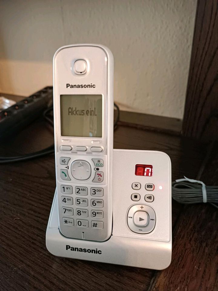 Panasonic Schnurlos Telefon mit AB KX-TG6721 weiss NEU in Duisburg