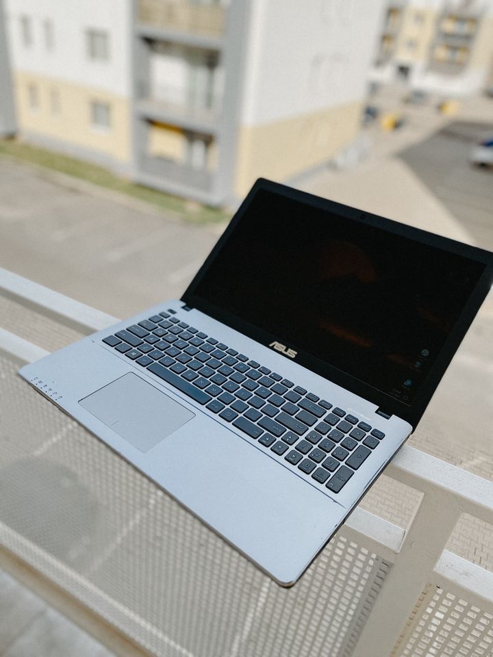 Laptop Asus 1Tb, 8gb RAM! Prozessor i7 in Burladingen