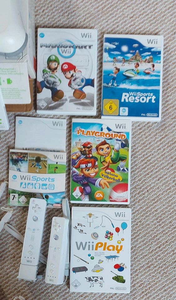 Wii Konsole mit Zubehör, Spiele und Balanceboard in Bremen