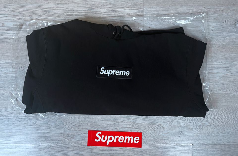 Supreme Box Logo Hooded Sweatshirt FW23 in L in Überherrn