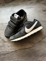 Nike Sneaker Kinderschuhe mit Klettverschluss Gr. 29,5 Berlin - Neukölln Vorschau