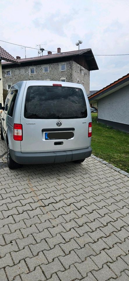 VW Caddy Life 1.4l in Perlesreut