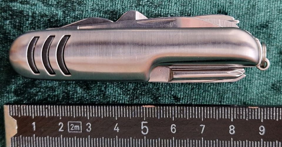 Neues Taschenmesser Multitool Klappmesser 12 Funktionen Vollmetal in Stuttgart