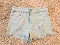 neuwertige Benetton kurze Jeans, hellblau, Größe 30W (M) Bonn - Beuel Vorschau