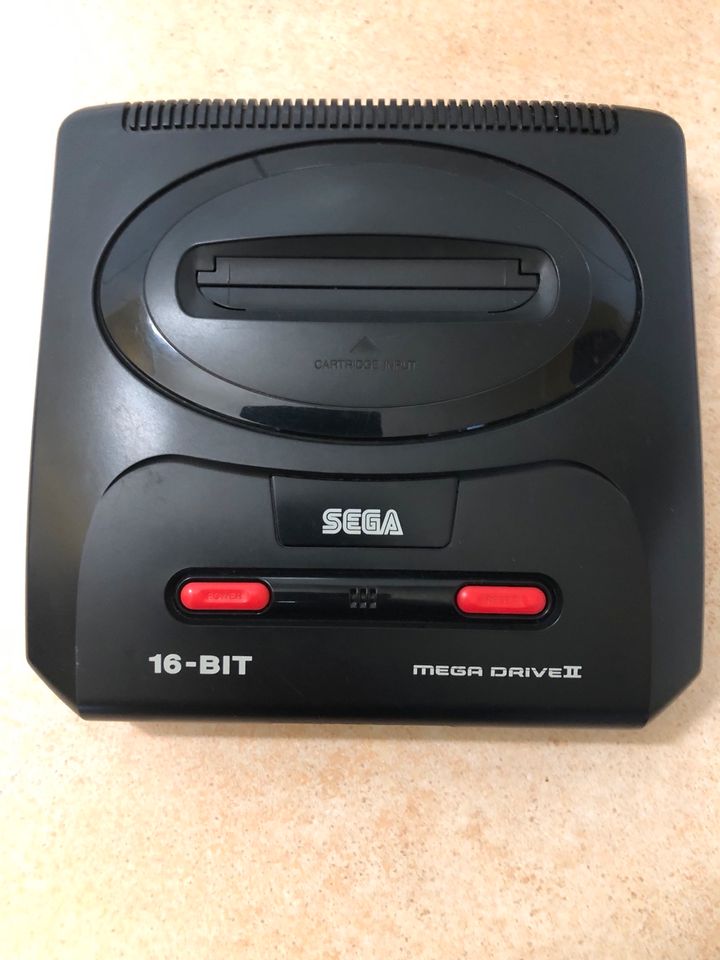 Sega Mega Drive 16 Bit mit 3 Spiele. in Köln