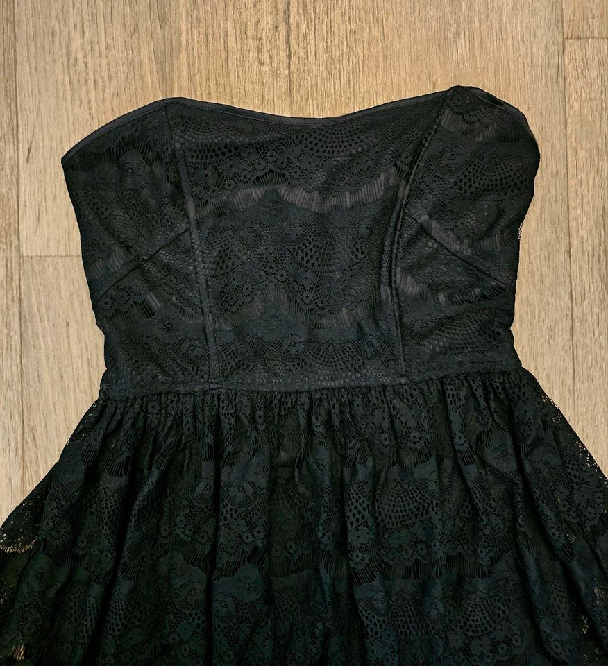Schulterfreies Kleid mit Spitze, Kleine Schwarze in Lichtenfels