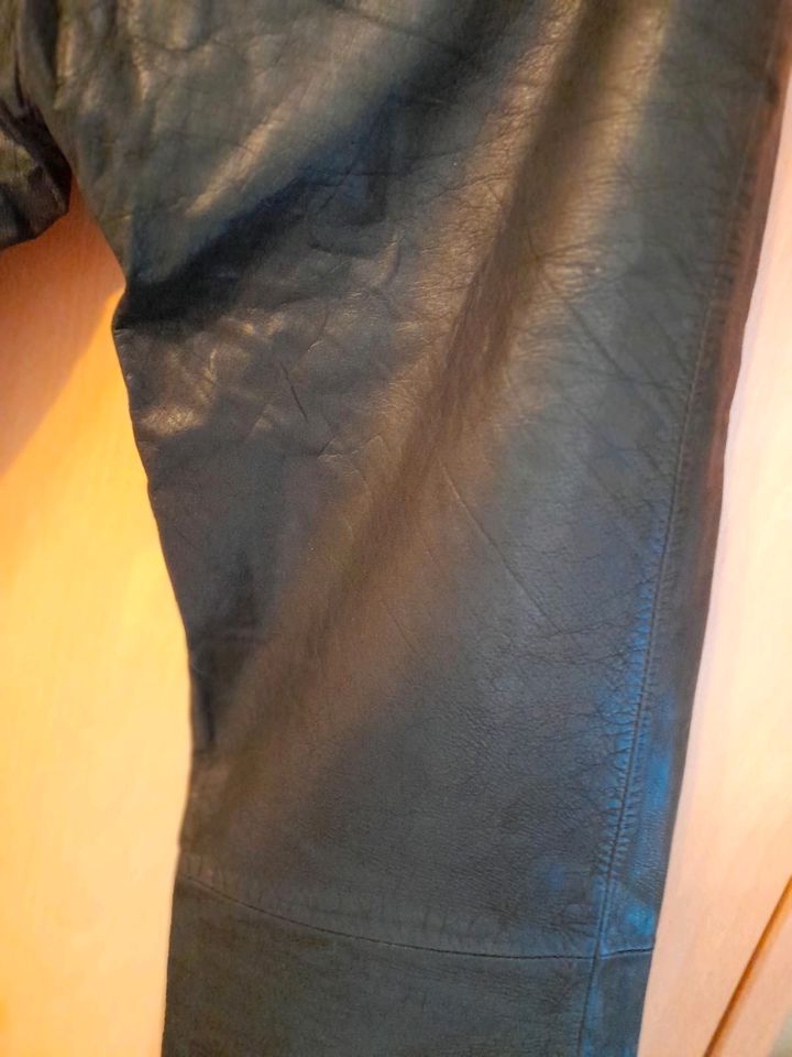 Lederhose Herren Größe 48 in schwarz in Bremen