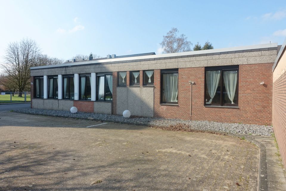 Virtuelle 3D Besichtigung: Geräumiger Bungalow in begehrter Lage in Mönchengladbach in Mönchengladbach