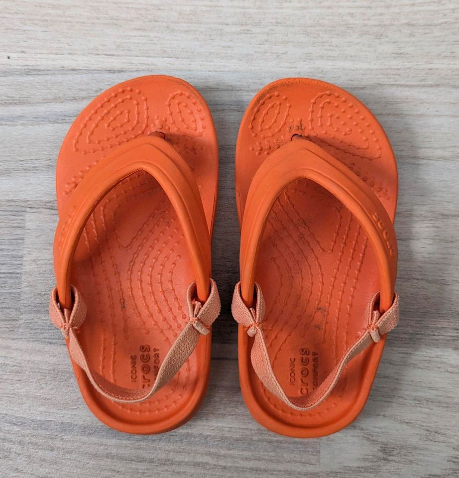 Original Crocs FlipFlop/Zehentrenner Größe 23/24 Orange mit Band in Malsch