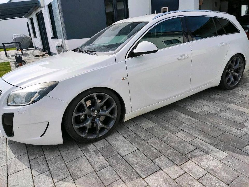 Insignia OPC SportsTourer 2,8l V6 Turbo 325PS in Illertissen