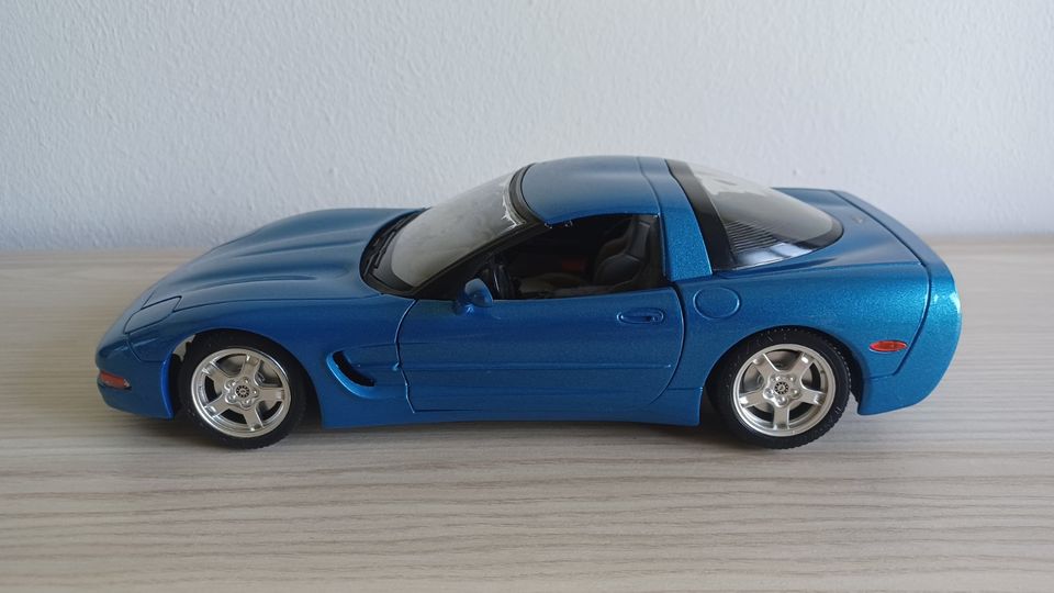 Bburago Chevrolet Corvette 1997 Modellauto 1:18 aus Sammlung in Naila