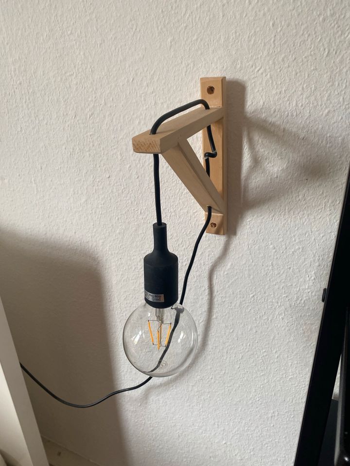 Minimalistische Wandlampe in Göttingen