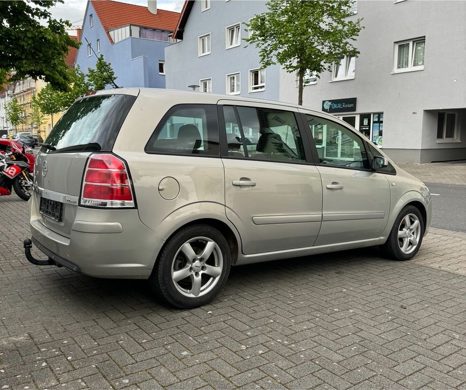 Opel Zafira 2.2 (Bitte lesen, neue TÜV) in Raunheim