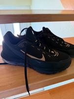 Nike Air Max schwarz mit Gold in Größe 44 Hessen - Gladenbach Vorschau