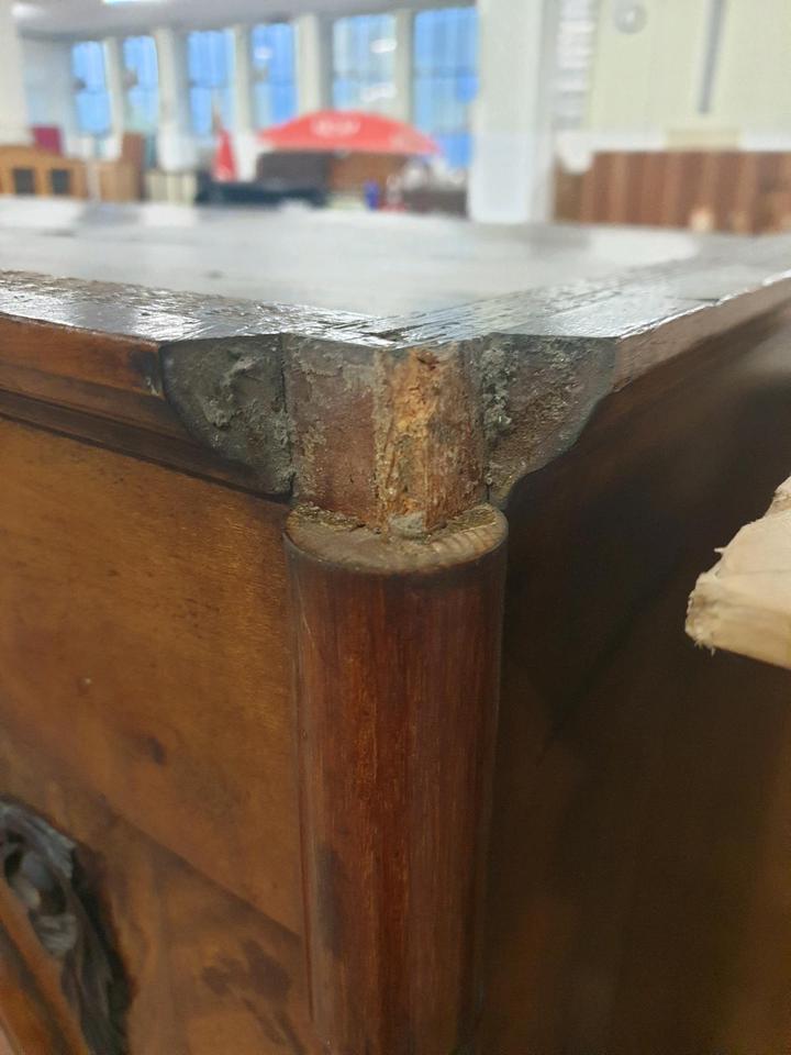 24567RH Wunderschöner antiker Schrank dunkel Dielenschrank in Augsburg