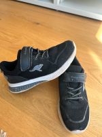 Schuhe  Kinderschuhe Sportschuhe von KangaROOS  in der Größe 35 München - Trudering-Riem Vorschau