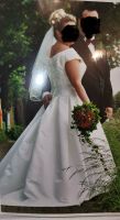 Brautkleid Creme mit Schleppe Gr. 44/46 Nordrhein-Westfalen - Langenfeld Vorschau