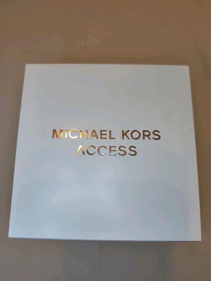 SmartWatch Armbanduhr Michael Kors in Magdeburg