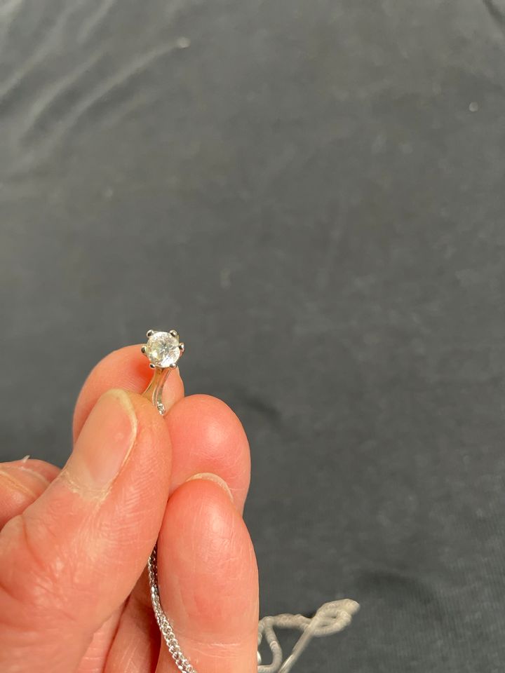 Sehr schöne 835er Silberkette mit Bergkristall in Schifferstadt
